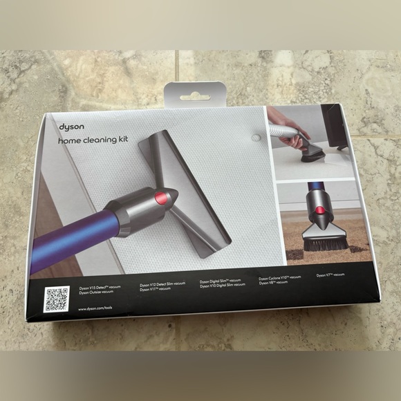 Dyson home cleaning kit - Picture 2 of 3